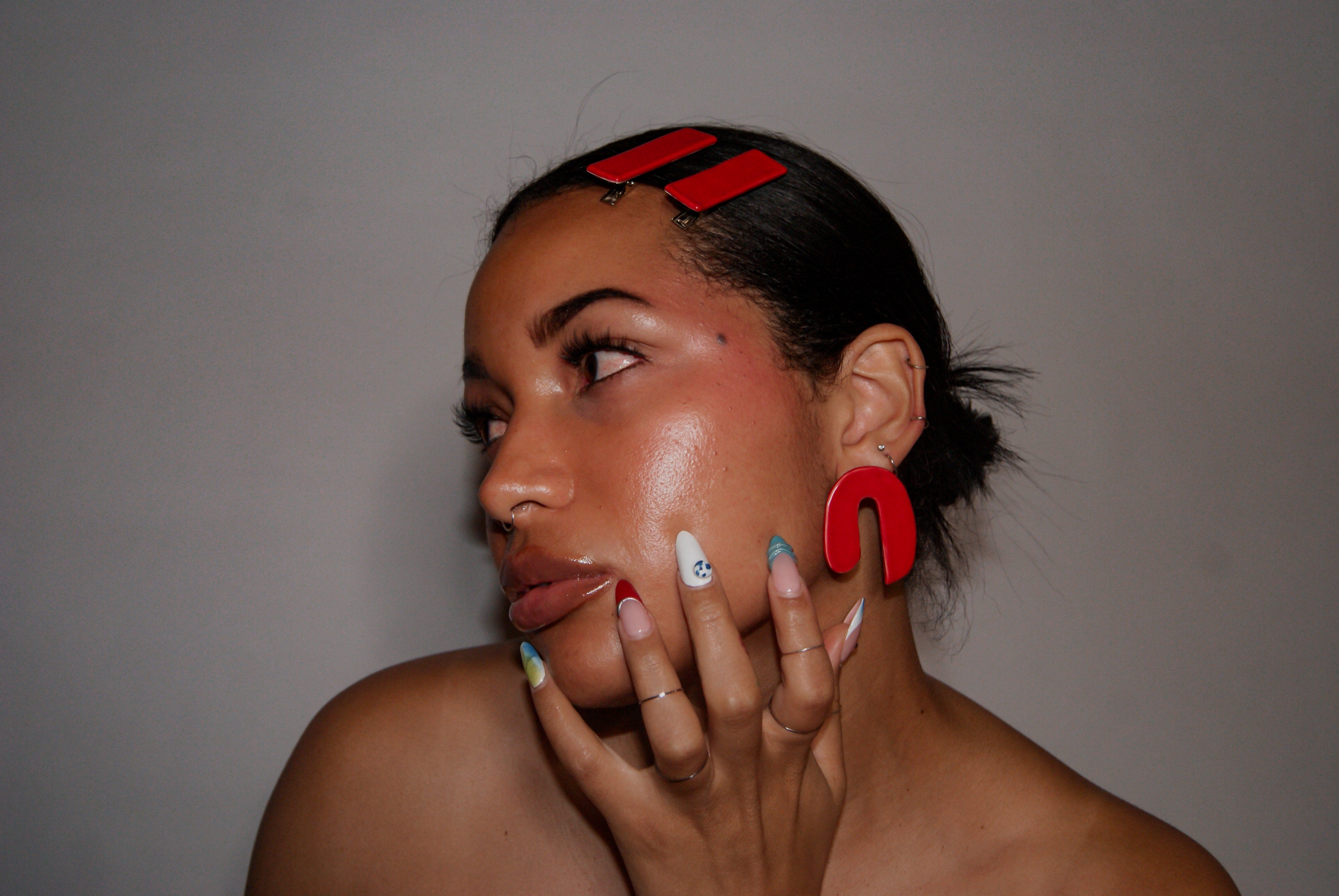 Blanca Olmos Studio Valentina Earrings Red u shape hand made spain albacete stud drop pattern ceramic hair clip red accessory barrette glazed glossy stainless steel international slow fashion emerging designer global brand free delivery independent imported imitation costume jewelry