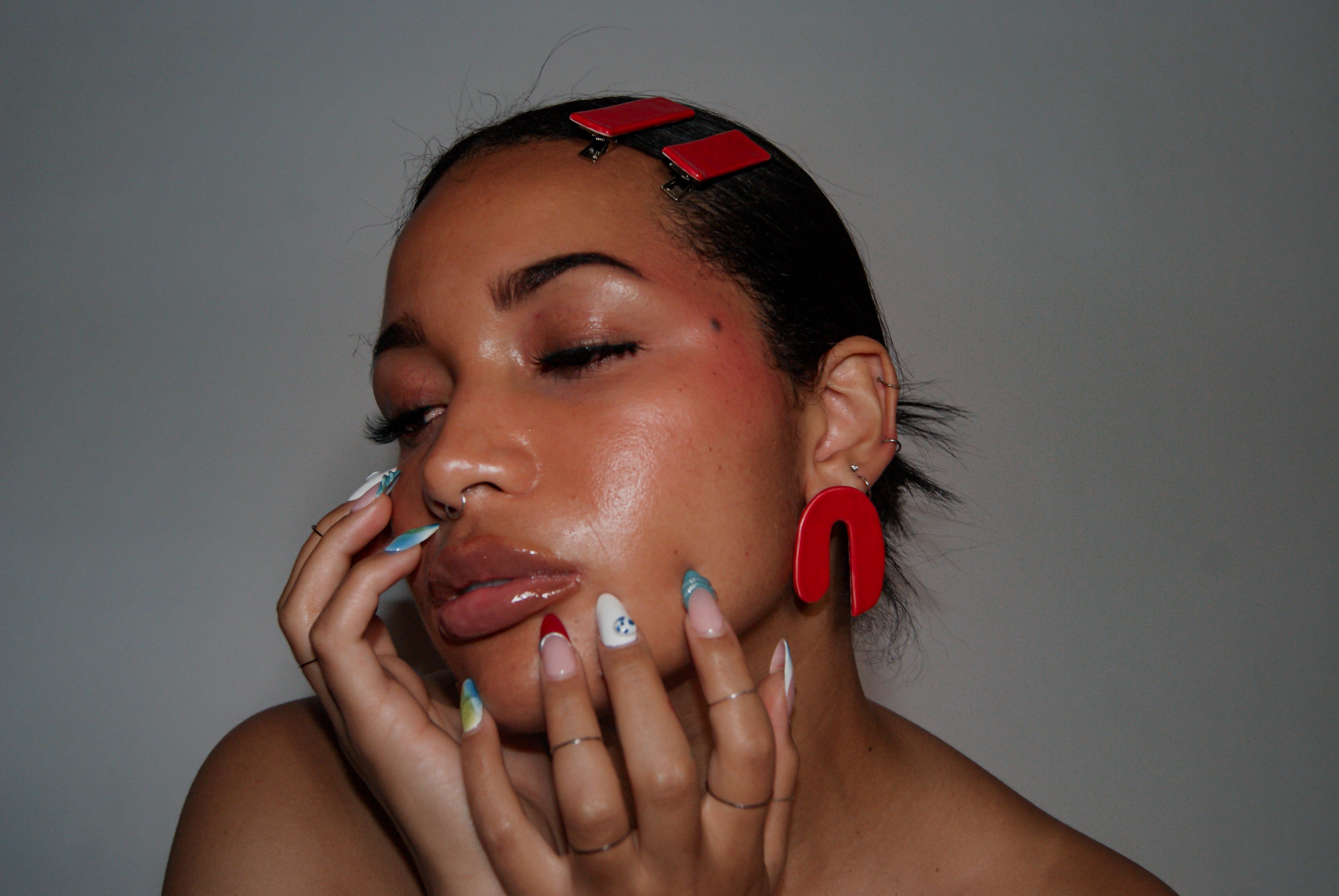 Blanca Olmos Studio Valentina Earrings Red u shape hand made spain albacete stud drop pattern ceramic hair clip red accessory barrette glazed glossy stainless steel international slow fashion emerging designer global brand free delivery independent imported imitation costume jewelry