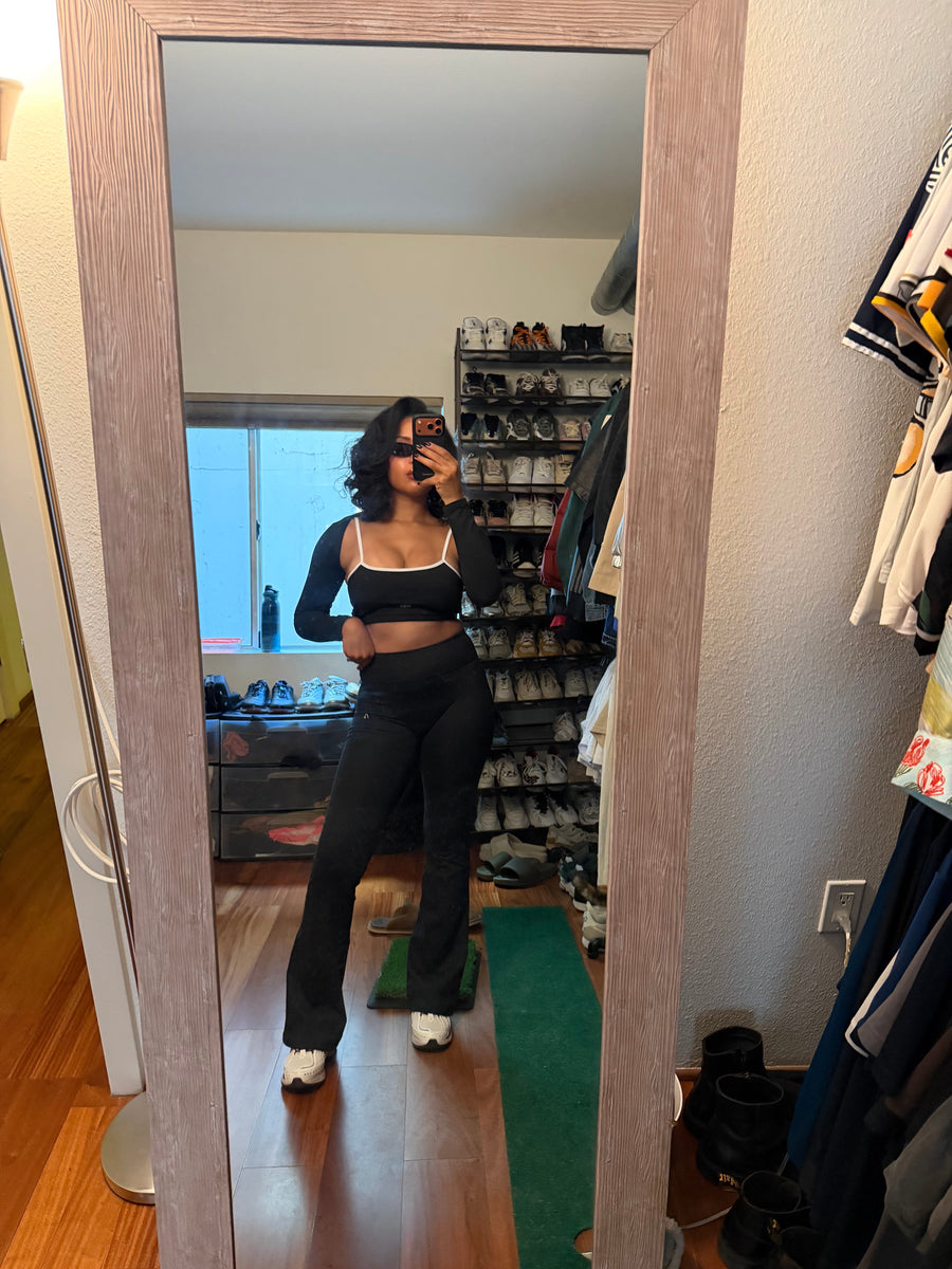 black white activewear matching set crop top spaghetti strap sleeveless contrast trim round neck bolero flare leggings stretchy pilates yoga tennis golf strength training everyday soft freedom light support gym clothes athleisure workout inala quito ecuador slow fashion international global handmade sustainable