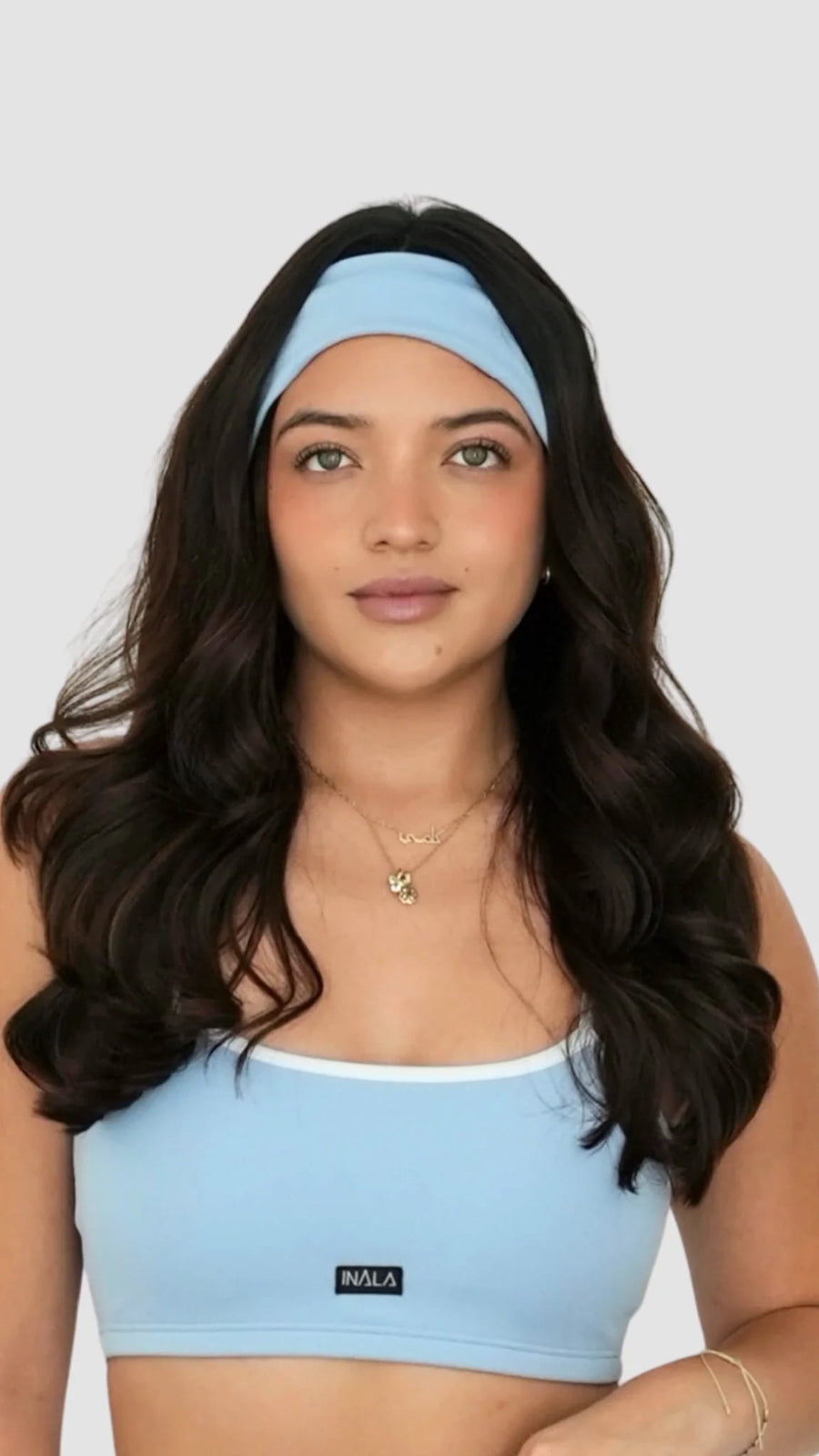 light pale baby blue white activewear matching set crop top spaghetti strap sleeveless contrast trim round neck heaadband stretchy pilates yoga tennis golf strength training everyday soft freedom light support gym clothes athleisure workout inala quito ecuador slow fashion international global handmade sustainable