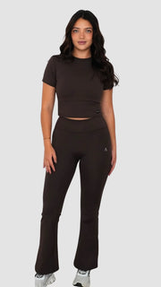 dark brown activewear matching set high waist waisted rise flare leggings contrast trim round neck minimal stretchy pilates yoga tennis golf strength training everyday soft freedom light support gym clothes athleisure workout inala quito ecuador slow fashion international global handmade sustainable