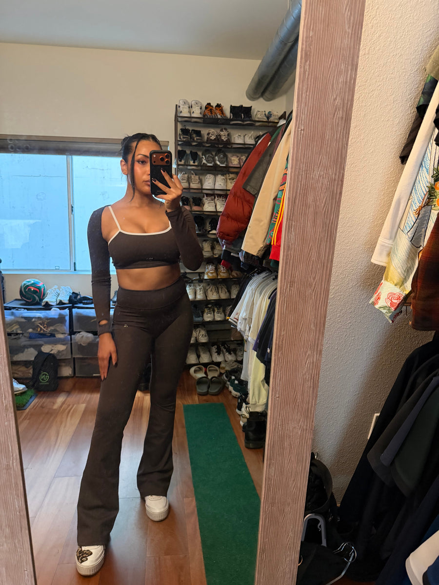 dark brown white activewear matching set crop top spaghetti strap sleeveless contrast trim round neck bolero high waisted flare leggings stretchy pilates yoga tennis golf strength training everyday soft freedom light support gym clothes athleisure workout inala quito ecuador slow fashion international global handmade sustainable