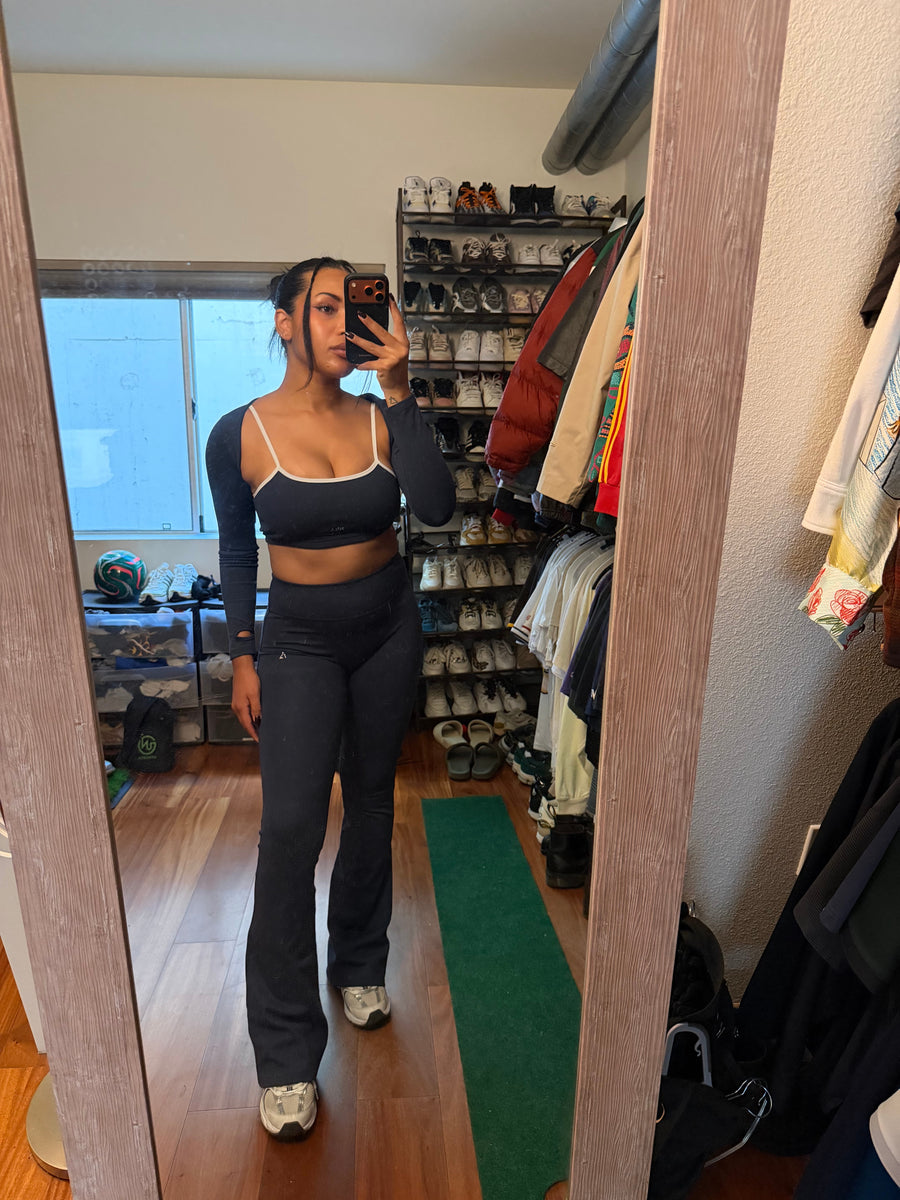 navy blue white activewear matching set crop top spaghetti strap sleeveless contrast trim round neck bolero high waisted flare leggings stretchy pilates yoga tennis golf strength training everyday soft freedom light support gym clothes athleisure workout inala quito ecuador slow fashion international global handmade sustainable