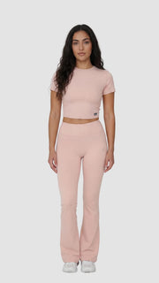 light pale baby pink activewear matching set high waist waisted rise flare leggings contrast trim round neck minimal stretchy pilates yoga tennis golf strength training everyday soft freedom light support gym clothes athleisure workout inala quito ecuador slow fashion international global handmade sustainable