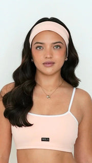 light pale baby pink white activewear matching set crop top spaghetti strap sleeveless contrast trim round neck headband stretchy pilates yoga tennis golf strength training everyday soft freedom light support gym clothes athleisure workout inala quito ecuador slow fashion international global handmade sustainable