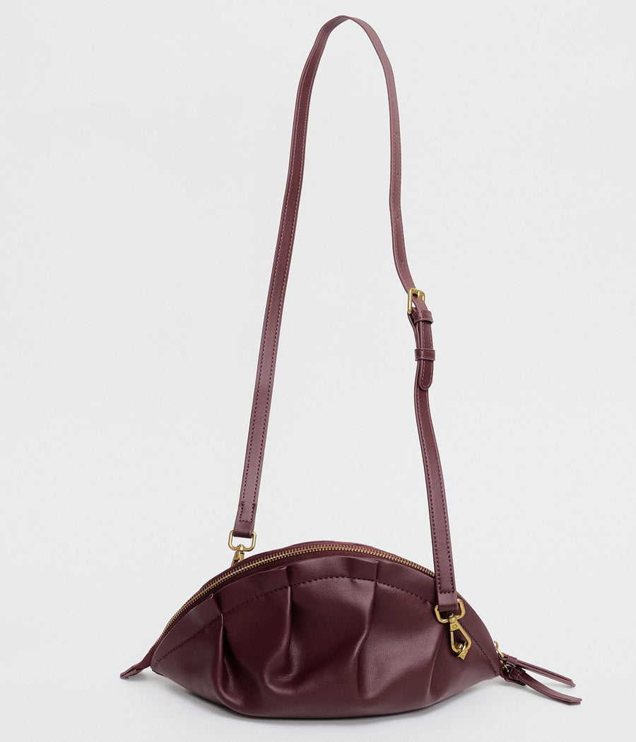 medium gyoza bag burgundy purse handbag crossbody shoulder maroon gold hardware adjustable strap leather zipper madrid spain international fashion imported independent designer slow fashion brand