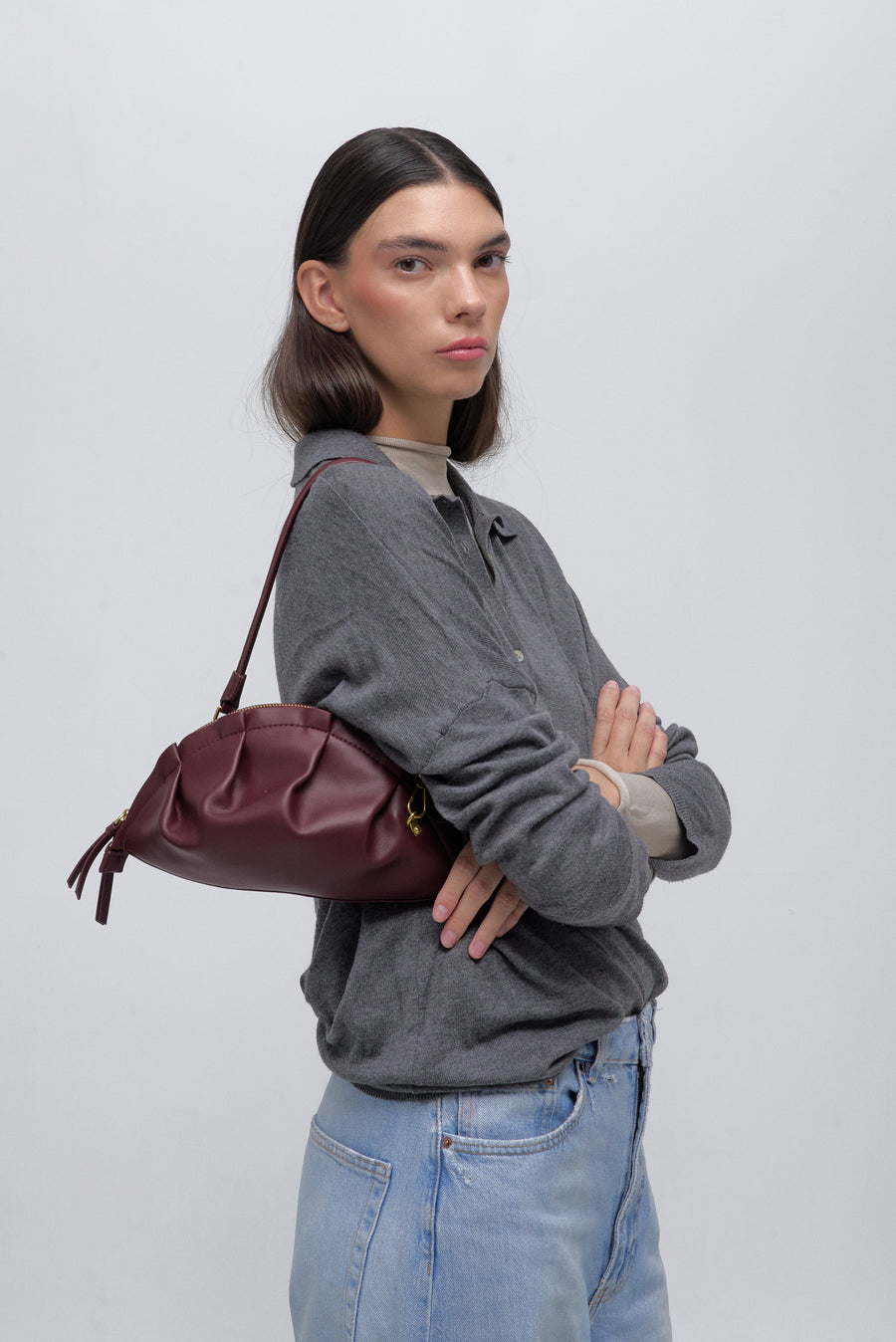 medium gyoza bag burgundy purse handbag crossbody shoulder maroon gold hardware adjustable strap leather zipper madrid spain international fashion imported independent designer slow fashion brand