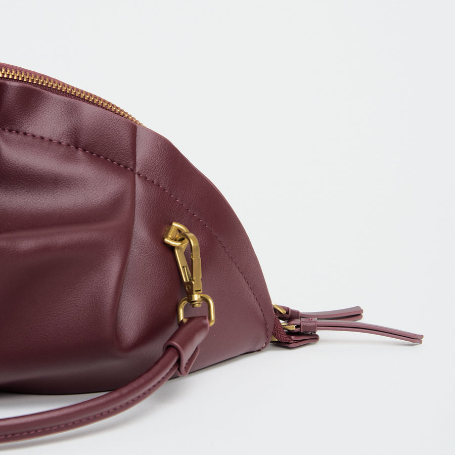 medium gyoza bag burgundy purse handbag crossbody shoulder maroon gold hardware adjustable strap leather zipper madrid spain international fashion imported independent designer slow fashion brand