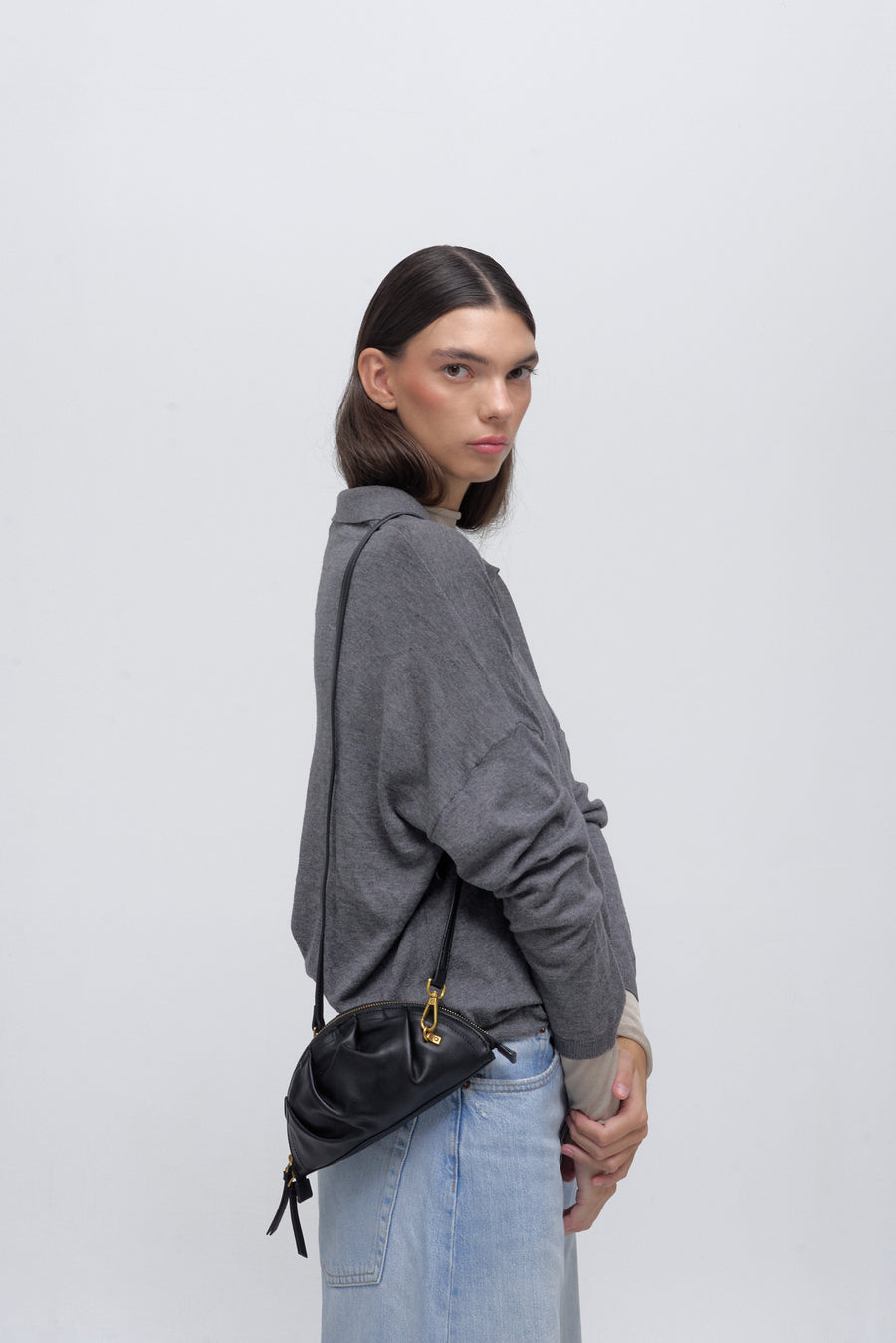 mini gyoza bag black purse handbag crossbody shoulder convertible gold hardware short strap adjustable long strap leather zipper madrid spain international fashion imported independent designer slow fashion brand