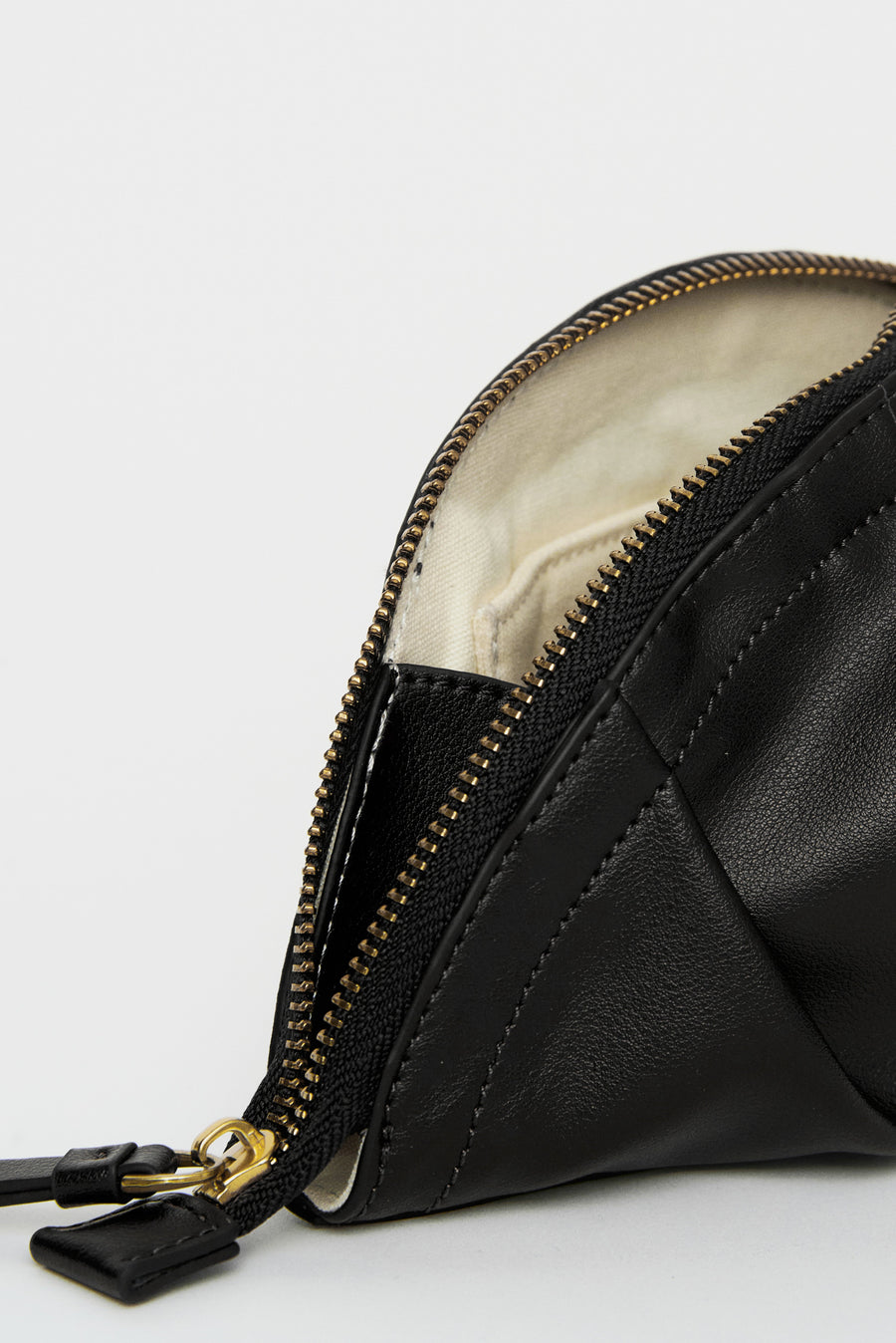 mini gyoza bag black purse handbag crossbody shoulder convertible gold hardware short strap adjustable long strap leather zipper madrid spain international fashion imported independent designer slow fashion brand